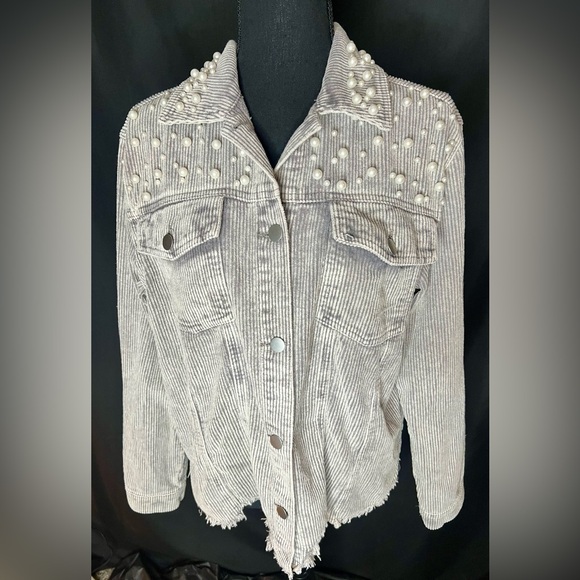 🤩 NEW ITEM! Limelush Gray Women’s Denim Jacket w/ Pearl Accents - Picture 3 of 8